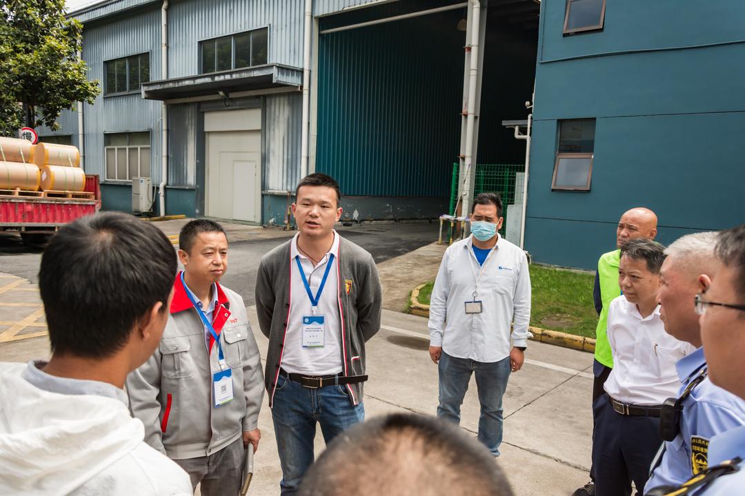 南湖區(qū)環(huán)保分局交流團(tuán)來(lái)我司互看互學(xué)